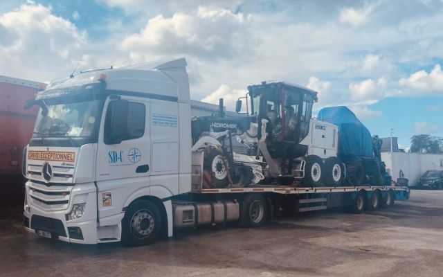 Transport von Planiermaschine