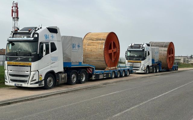 Wooden Cable Pulley Transport